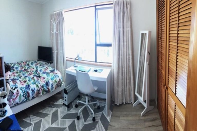 Photo of property in 3/165a Colwill Road, Massey, Auckland, 0614