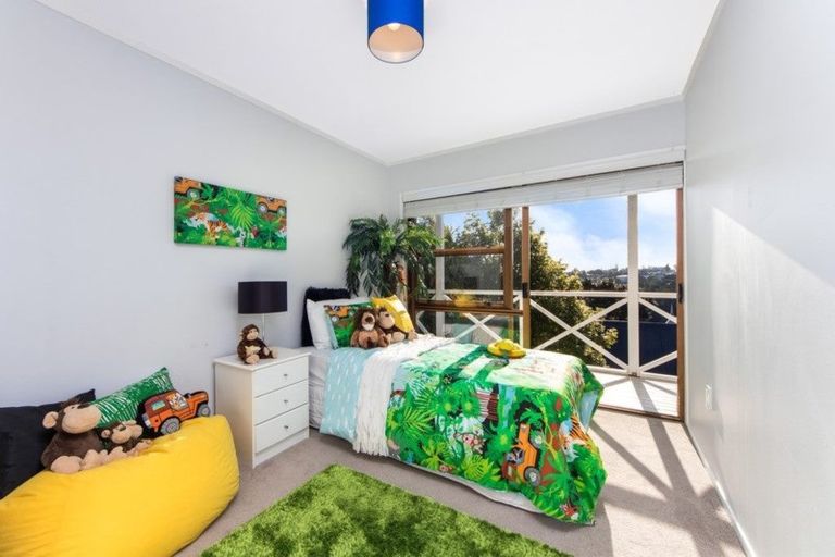Photo of property in 53 Island Bay Road, Beach Haven, Auckland, 0626