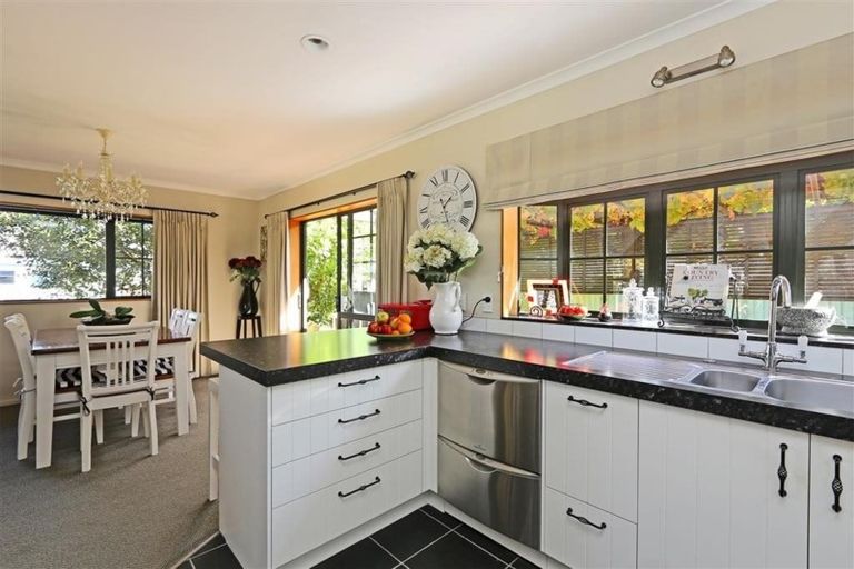 Photo of property in 42 Mission Road, Greenmeadows, Napier, 4112