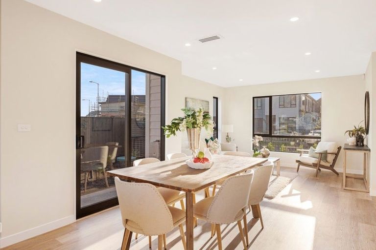 Photo of property in 12 Babos Avenue, Kumeu, 0810