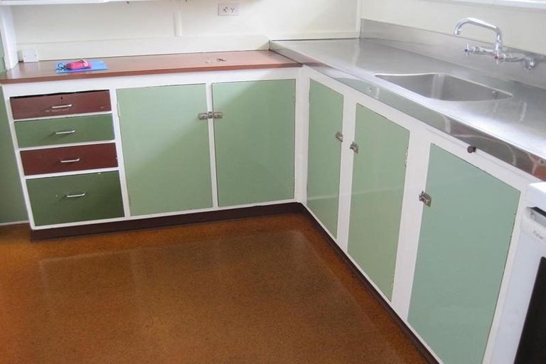 Photo of property in 12 Kiwi Esplanade, Mangere Bridge, Auckland, 2022