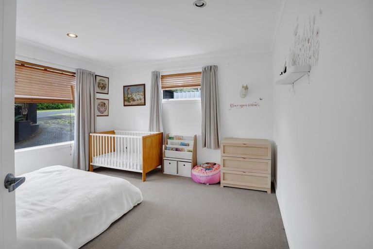 Photo of property in 70 Seaview Road, Marfell, New Plymouth, 4310