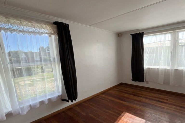 Photo of property in 11 Hinemoa Street, Levin, 5510