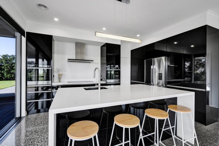 Photo of property in 6 Pebble Beach Court, Waiwhakaiho, New Plymouth, 4312