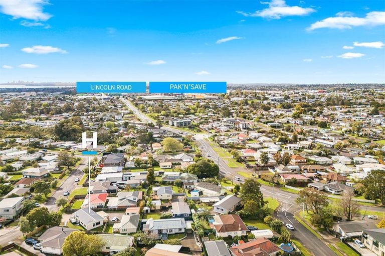 Photo of property in 123 Riverpark Crescent, Henderson, Auckland, 0610