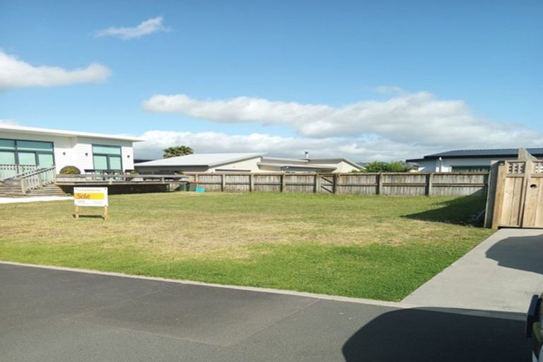 Photo of property in 10 Moet Crescent, Waihi Beach, 3611