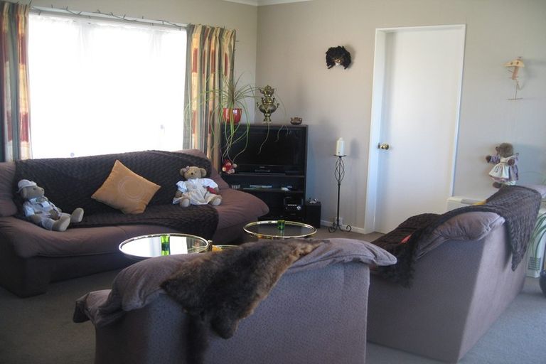 Photo of property in 49 Ashton Fitchett Drive, Brooklyn, Wellington, 6021