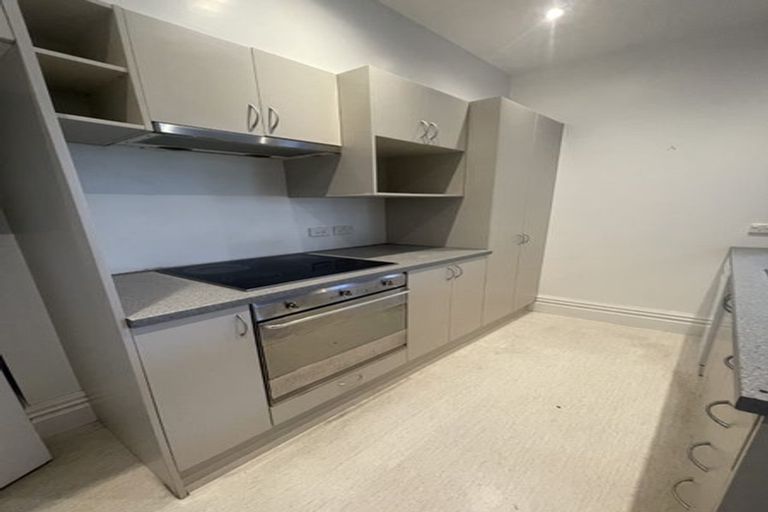 Photo of property in 152 Kelburn Parade, Kelburn, Wellington, 6012