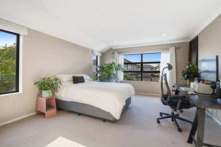 Photo of property in 22 Bur Oak Terrace, Schnapper Rock, Auckland, 0632