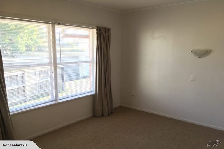 Photo of property in 1/238 Lake Road, Hauraki, Auckland, 0622