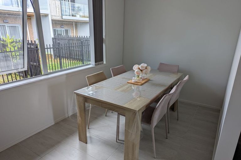 Photo of property in 38 Ceramic Lane, New Lynn, Auckland, 0600