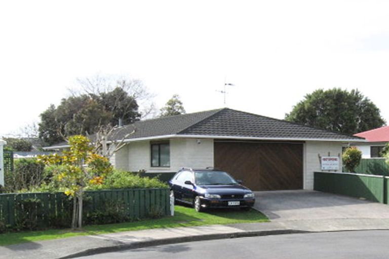 Photo of property in 20 Atarau Grove, Paraparaumu, 5032