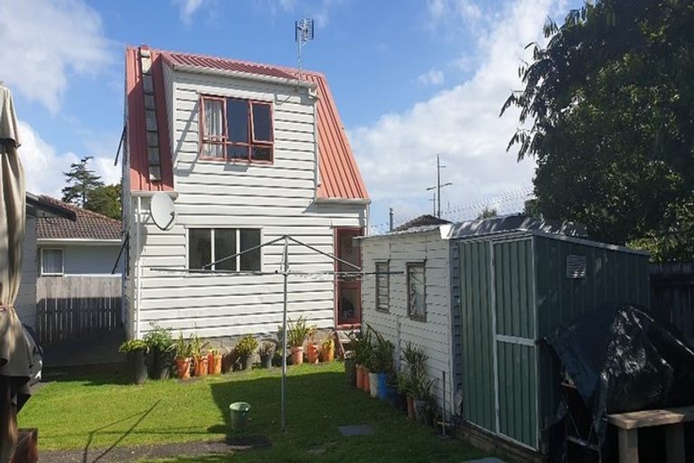 Photo of property in 24 Serwayne Place, Sunnyvale, Auckland, 0612
