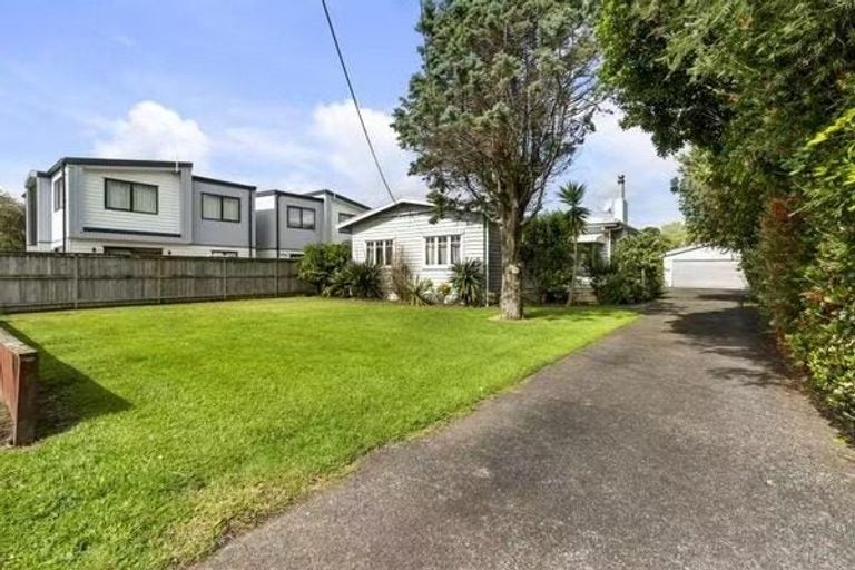 Photo of property in 93 Lynwood Road, New Lynn, Auckland, 0600