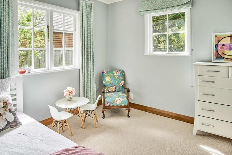 Photo of property in 20 Airlie Road, Plimmerton, Porirua, 5026