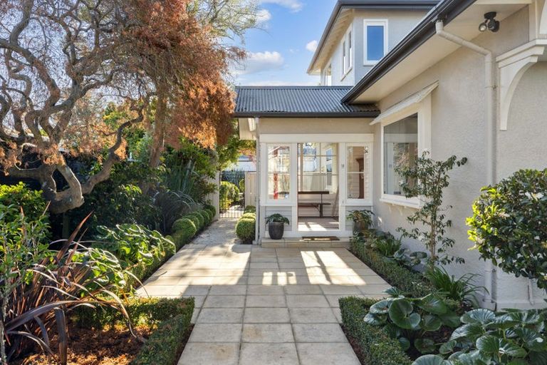 Photo of property in 19 Weston Road, St Albans, Christchurch, 8052