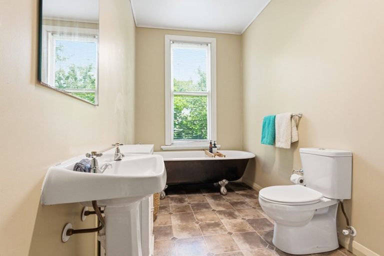 Photo of property in 2 Cambridge Street, Pahiatua, 4910