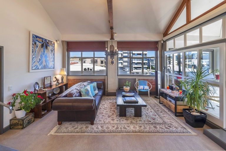 Photo of property in 5 Edge Hill, Mount Victoria, Wellington, 6011