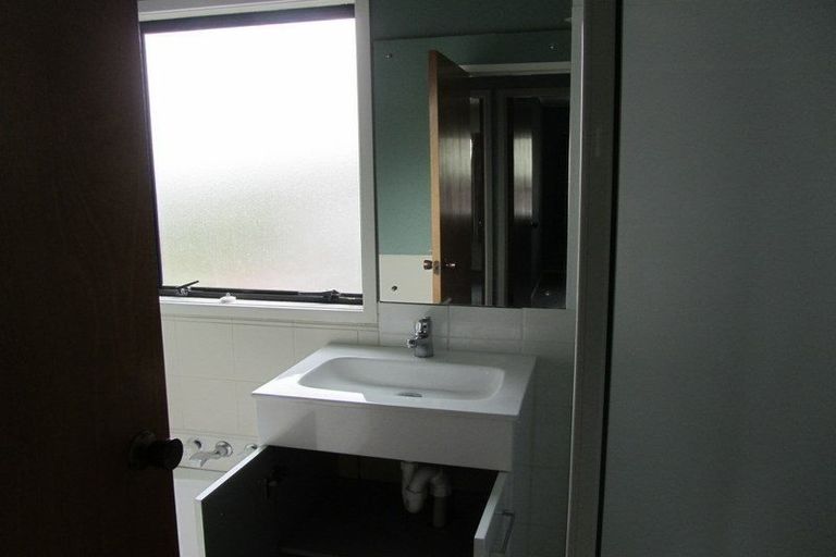 Photo of property in 2/76 Glenvar Road, Torbay, Auckland, 0630