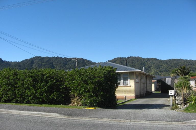 Photo of property in 50 Domett Esplanade, Cobden, Greymouth, 7802