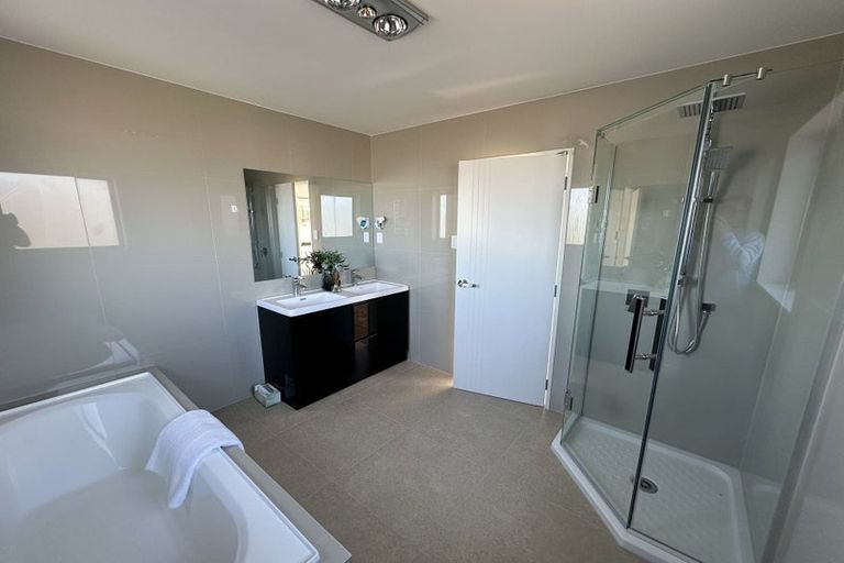 Photo of property in 28 Baumea Rise, Massey, Auckland, 0614