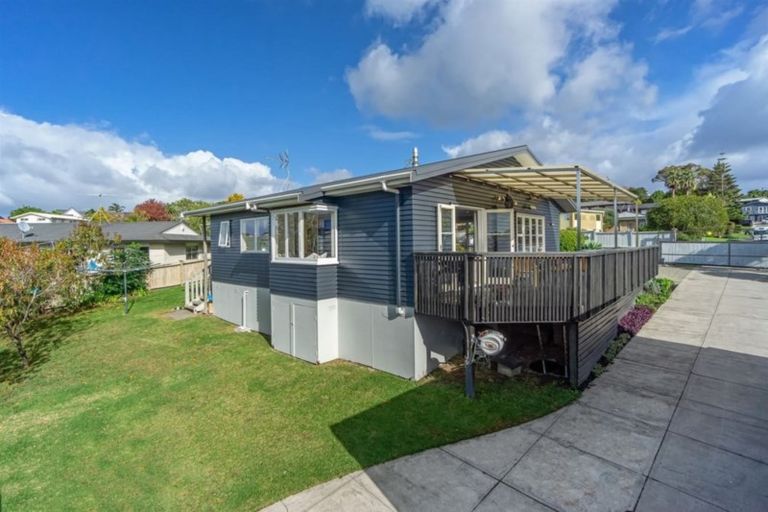 Photo of property in 32 Fairway Avenue, Red Beach, 0932