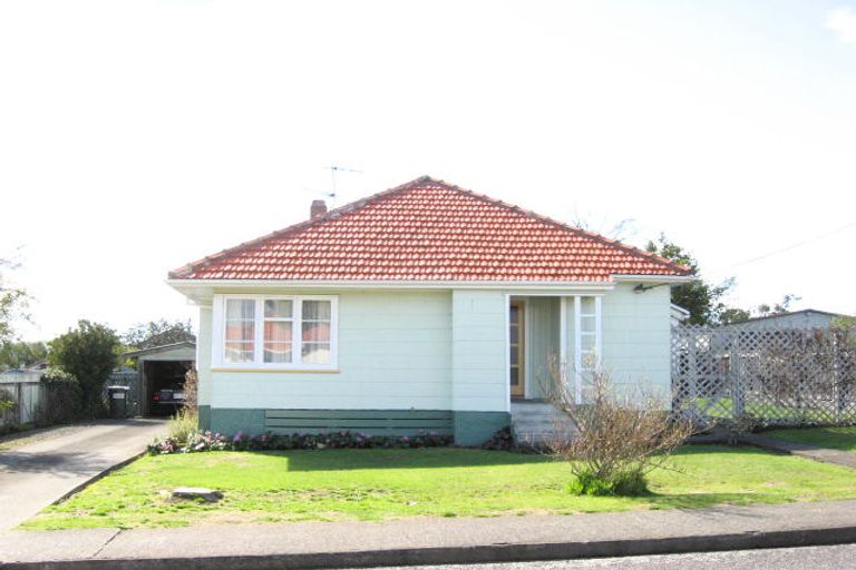 Photo of property in 13 Churchill Street, Waipukurau, 4200