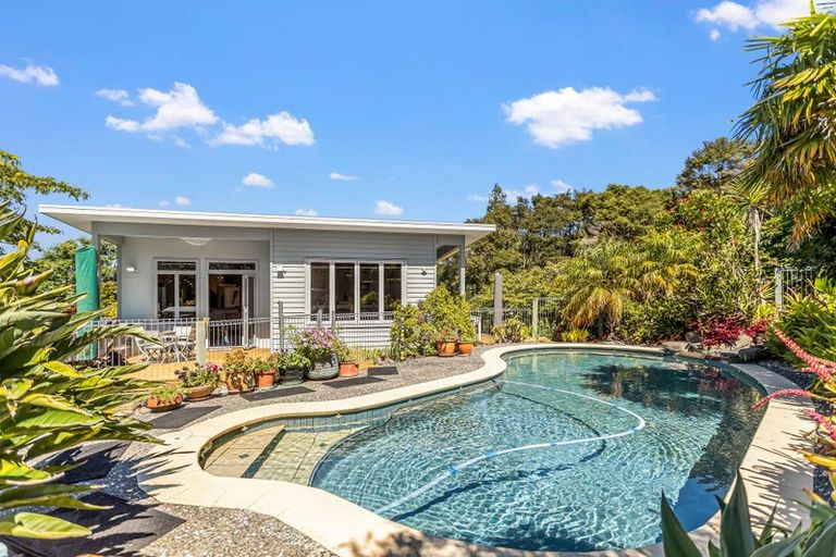 Photo of property in 93 Tarapatiki Drive, Whitianga, 3510