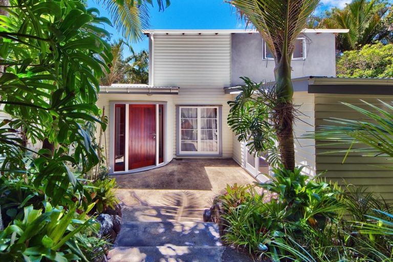 Photo of property in 17 Rayner Road, Piha, New Lynn, 0772