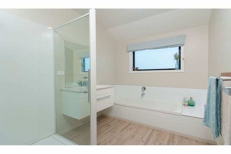 Photo of property in 5 Riverside Drive, Waiuku, 2123