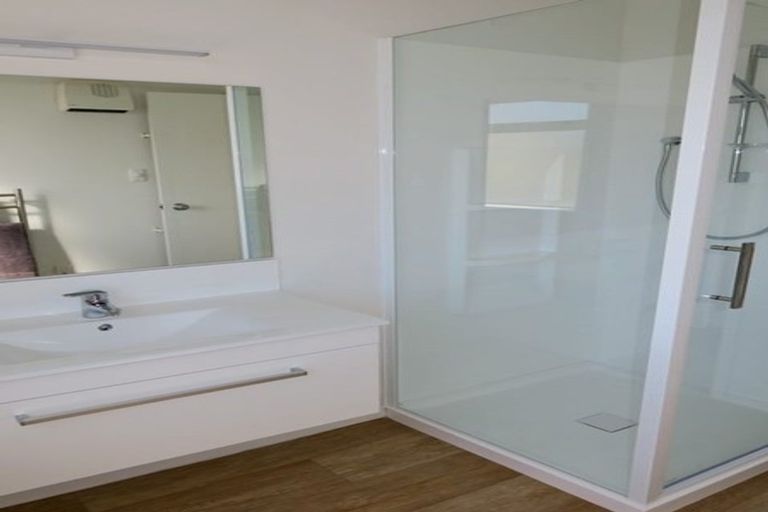 Photo of property in 23a Scarboro Terrace, Murrays Bay, Auckland, 0630