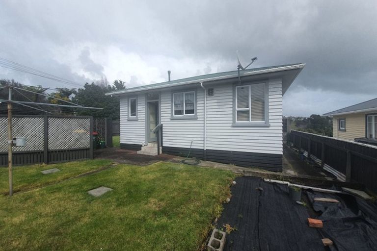 Photo of property in 1 Endeavour Street, Marfell, New Plymouth, 4310