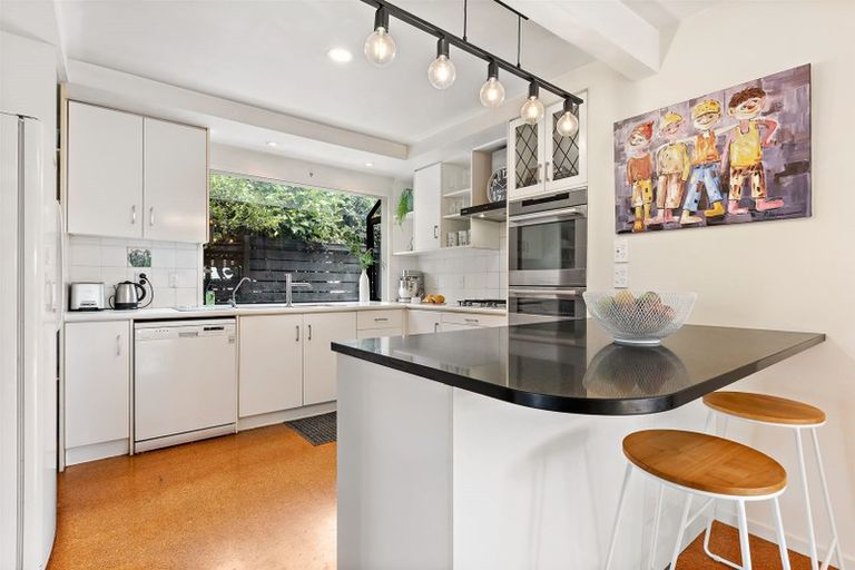 Photo of property in 3 Fielding Crescent, Farm Cove, Auckland, 2012