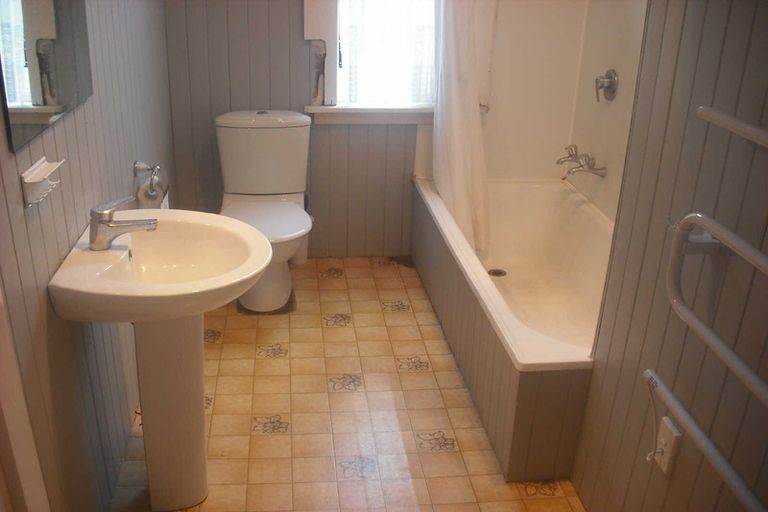 Photo of property in 6 Wakefield Street, Welbourn, New Plymouth, 4310