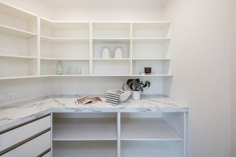 Photo of property in 48 Sardinia Grove, Fitzherbert, Palmerston North, 4410