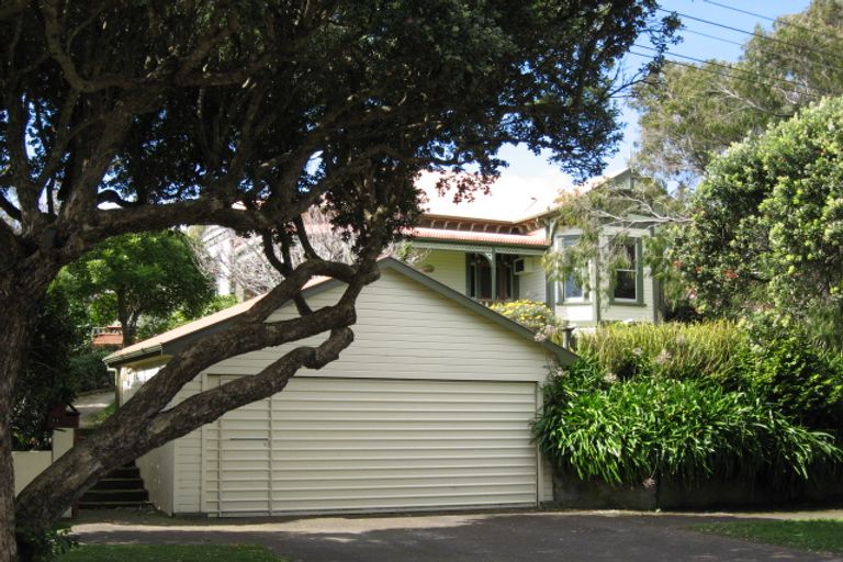 Photo of property in 11 Ronald Street, Strandon, New Plymouth, 4312