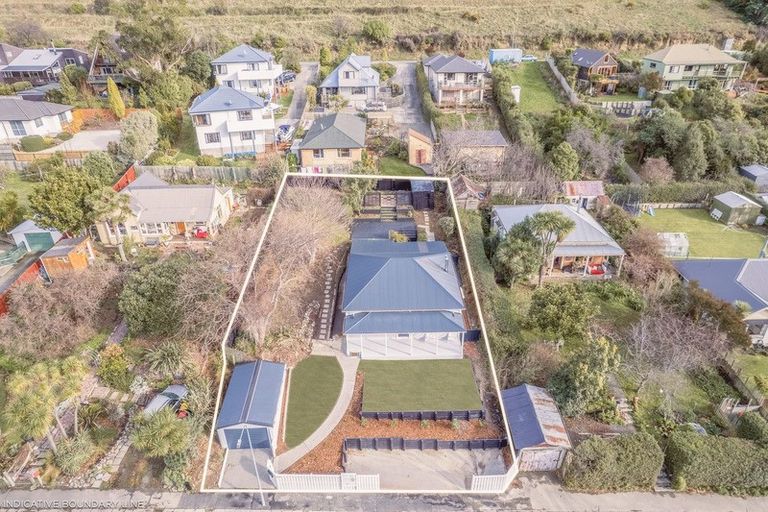 Photo of property in 37 Port Hills Road, Heathcote Valley, Christchurch, 8022