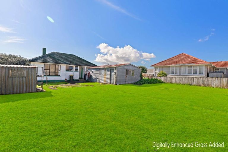 Photo of property in 72 Kelman Road, Kelston, Auckland, 0602