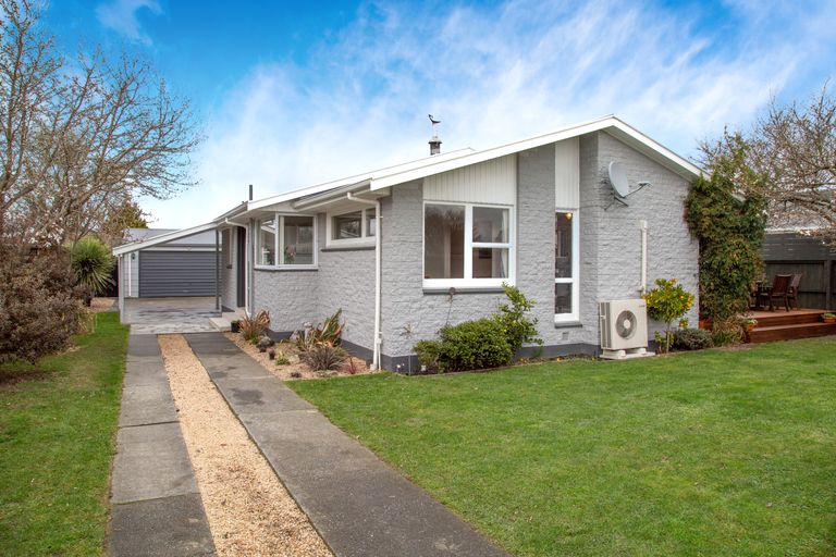 Photo of property in 127 Northcote Road, Northcote, Christchurch, 8052
