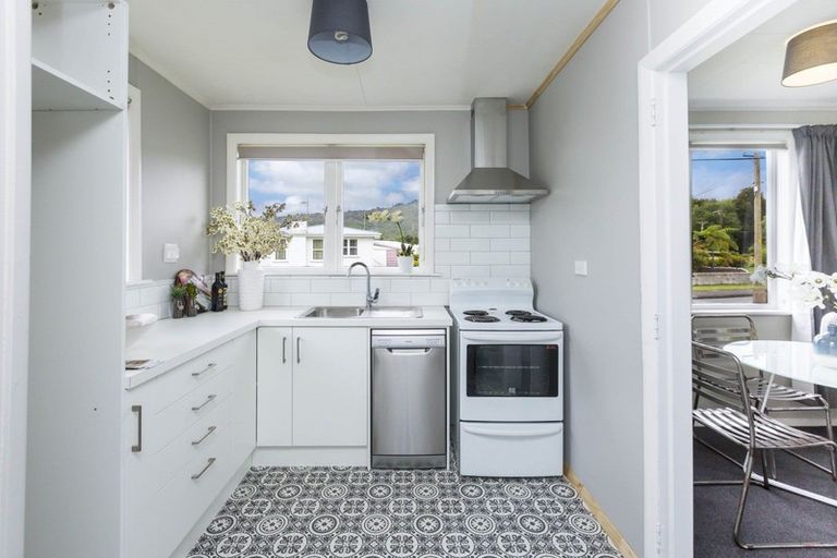 Photo of property in 1/18 Benge Crescent, Clouston Park, Upper Hutt, 5018