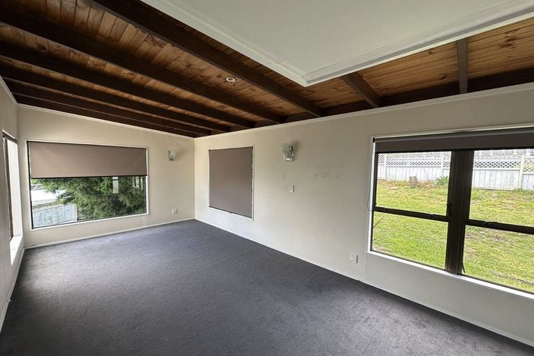 Photo of property in 22 Goodwood Drive, Goodwood Heights, Auckland, 2105