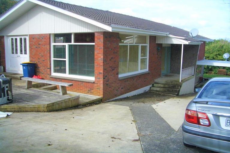 Photo of property in 8 Easton Park Parade, Glenfield, Auckland, 0629