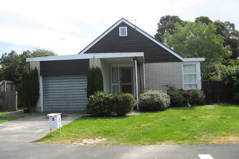 Photo of property in 4 Saunders Place, Redwood, Christchurch, 8051