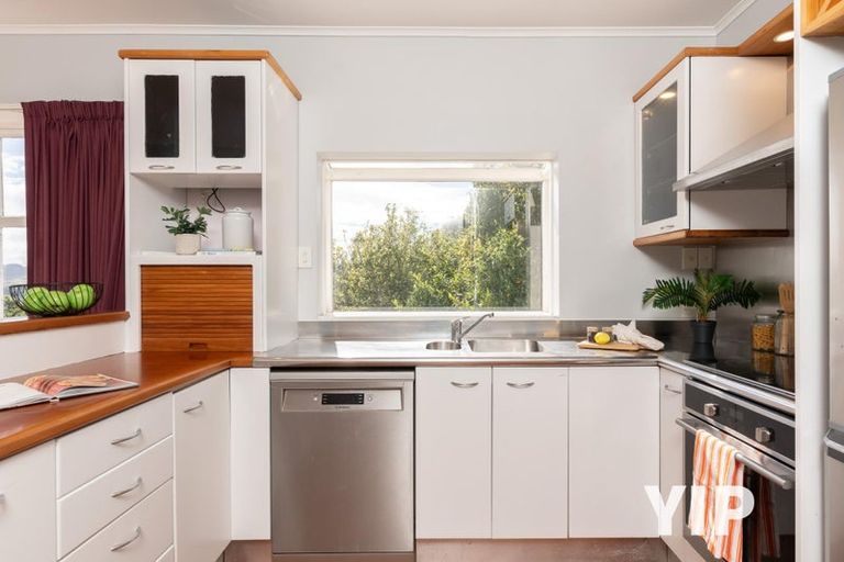 Photo of property in 15 Hollies Crescent, Johnsonville, Wellington, 6037