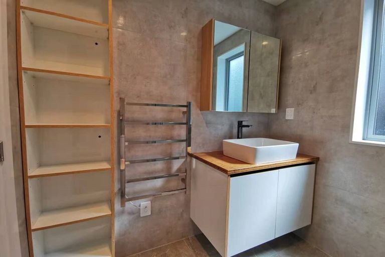 Photo of property in 37 Takapu Street, Henderson, Auckland, 0612