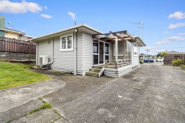 Photo of property in 73 Pohutukawa Place, Bell Block, New Plymouth, 4312