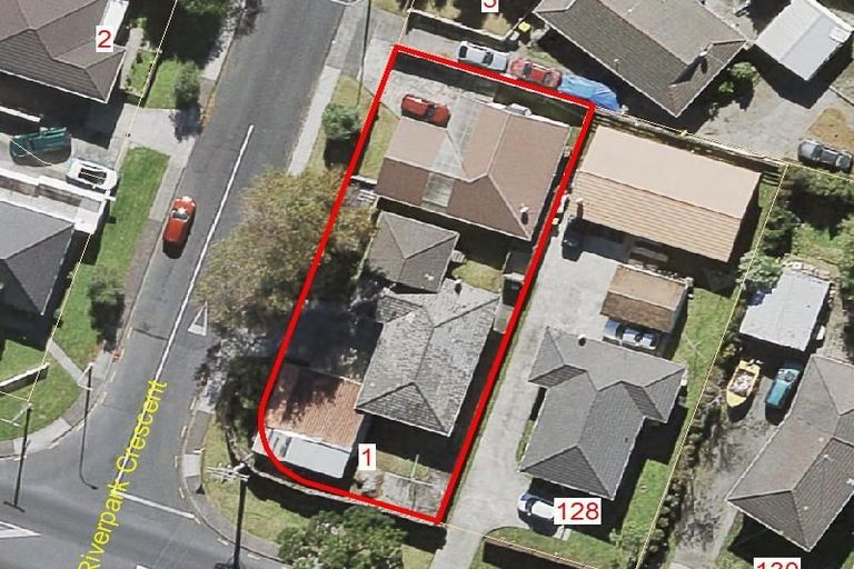 Photo of property in 1 Riverpark Crescent, Henderson, Auckland, 0610