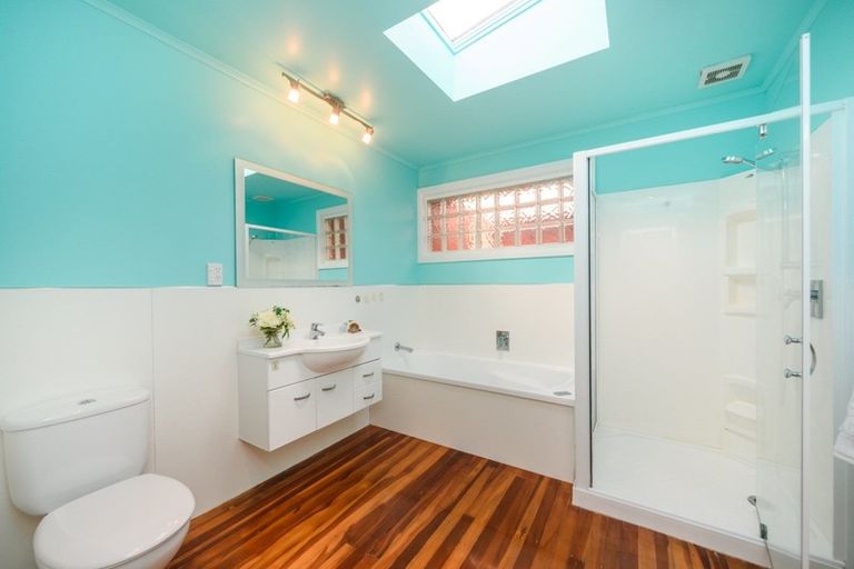 Photo of property in 22 Surrey Crescent, Hokowhitu, Palmerston North, 4410