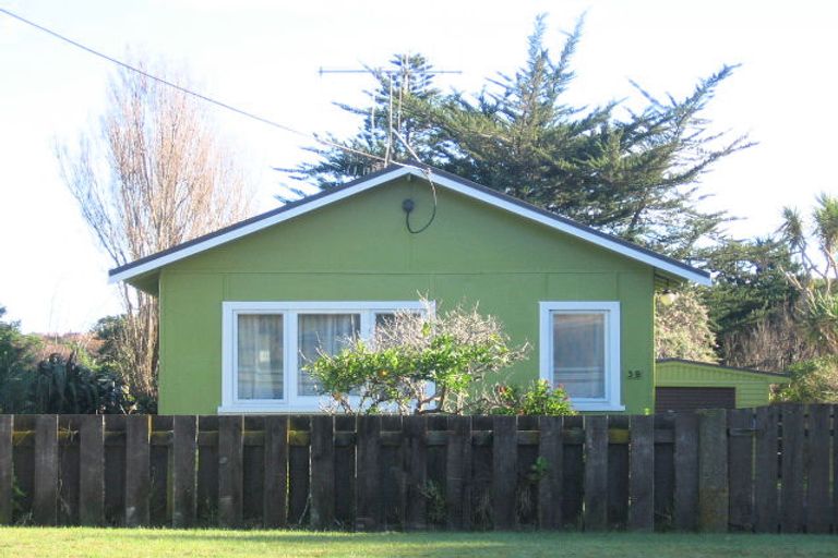 Photo of property in 39 Ngaio Street, Otaki Beach, Otaki, 5512