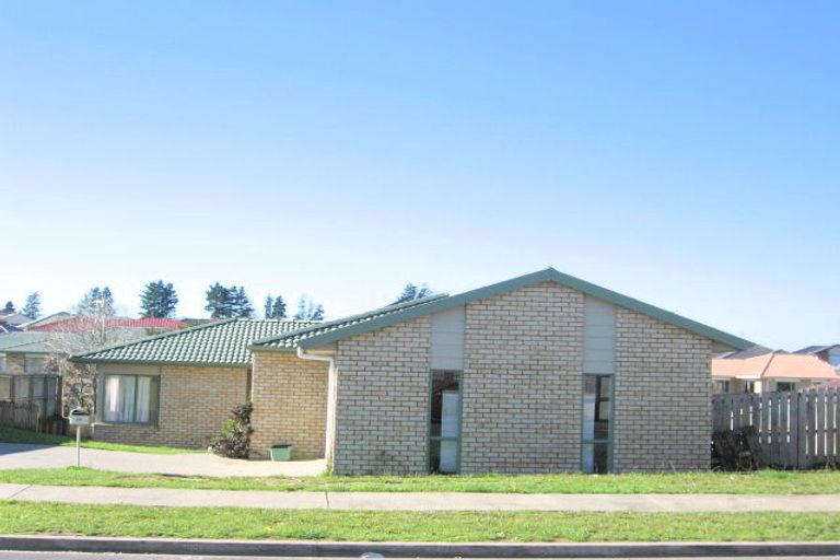 Photo of property in 64 Castlefinn Drive, Weymouth, Auckland, 2103